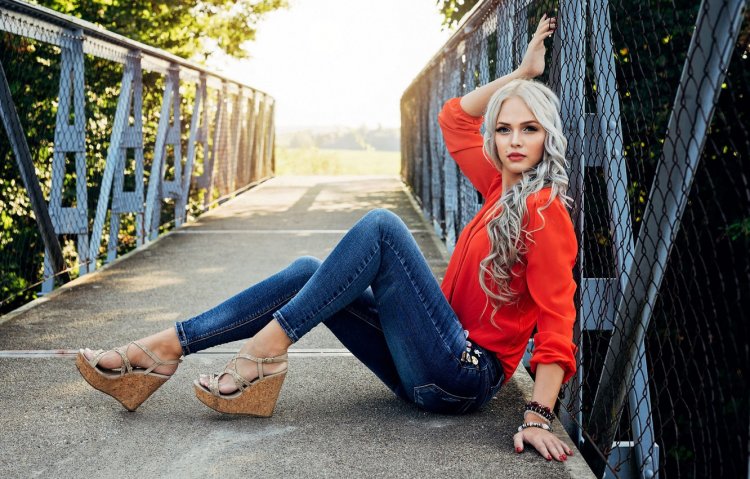 Красивые блондинки в джинсах (31 фото)