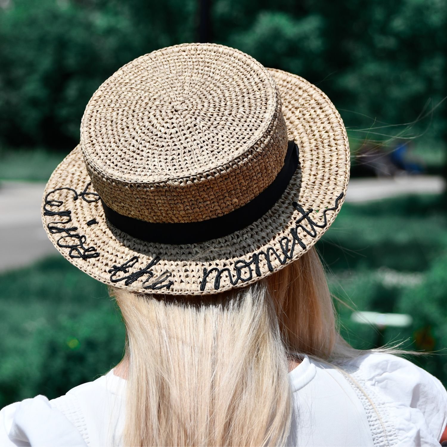 Соломенные шляпы с полями