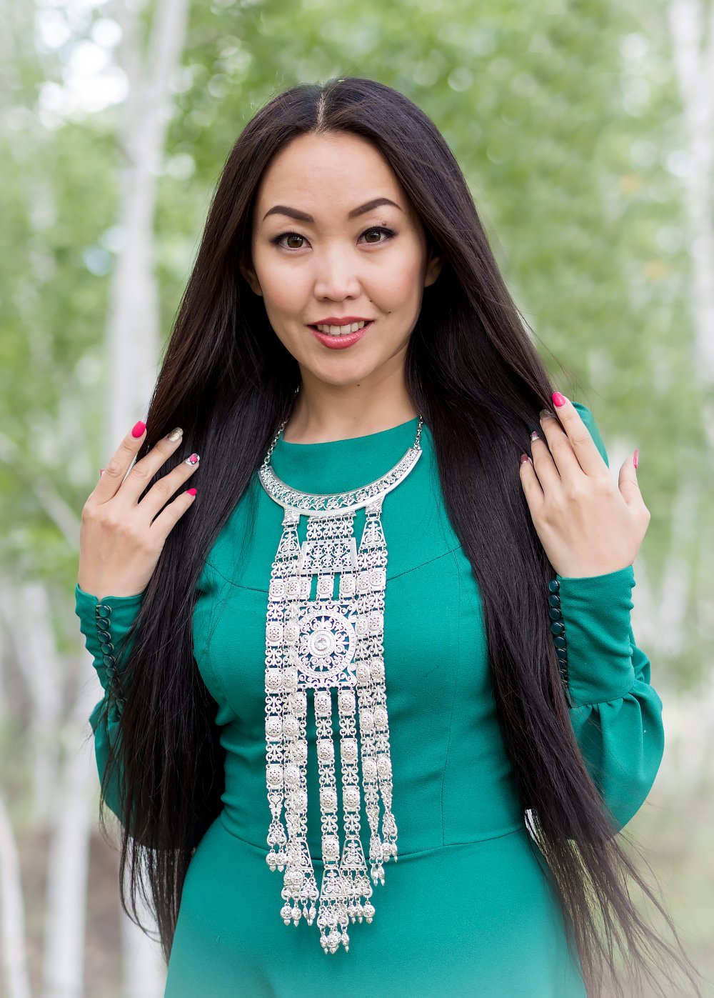 Красивые казахские женщины. Айсхана Якутия артистка. Якутянка портрет.