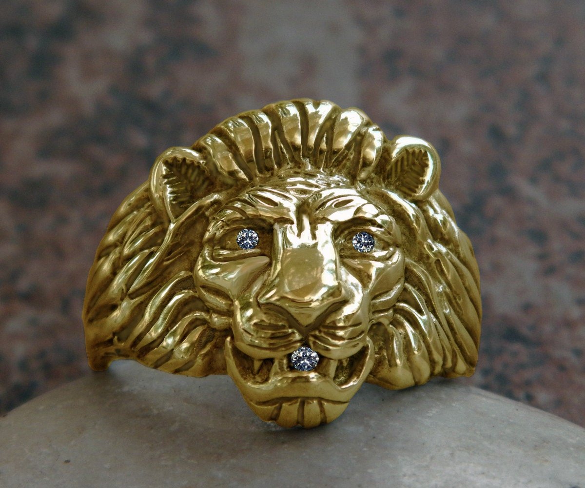 Gold lion. Золотая печатка со львом. Печатка золото со львом Gold Center. Перстень со львом. Печатка мужская Золотая со львом.