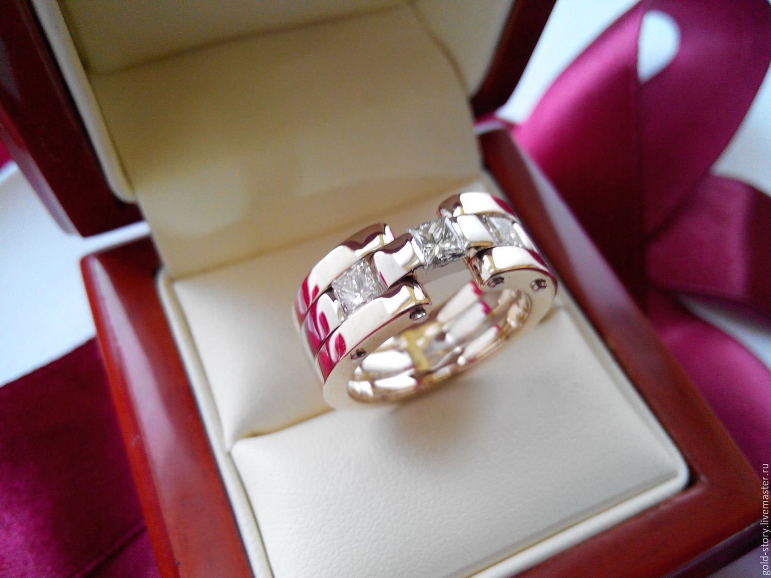 Подарок ювелирные украшения. Красивые кольца. Оригинальные кольца с бриллиантами. Эксклюзивные кольца для Помолвки. Дорогое кольцо.