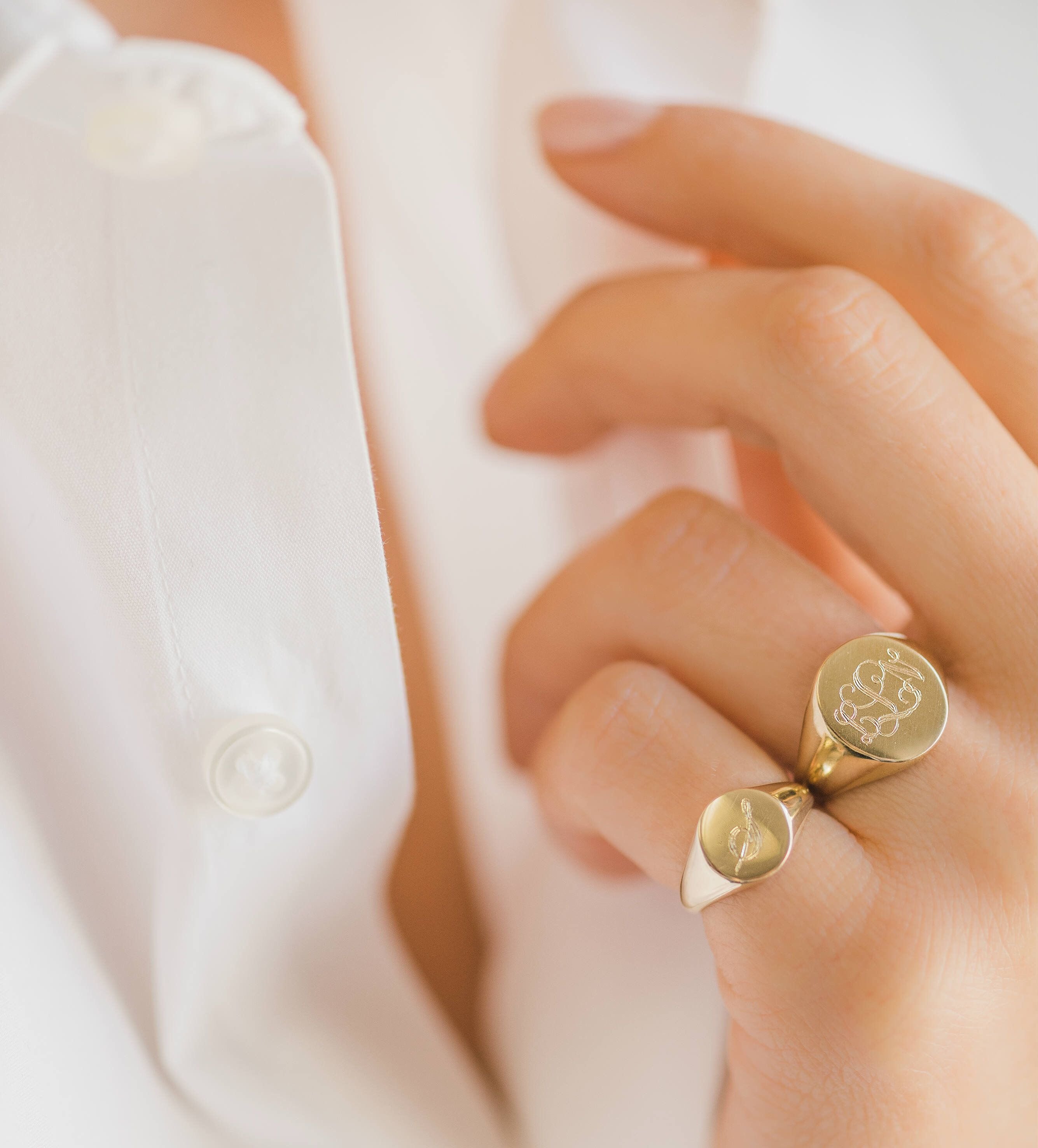 Золотые кольца печатки женские (98 фото)