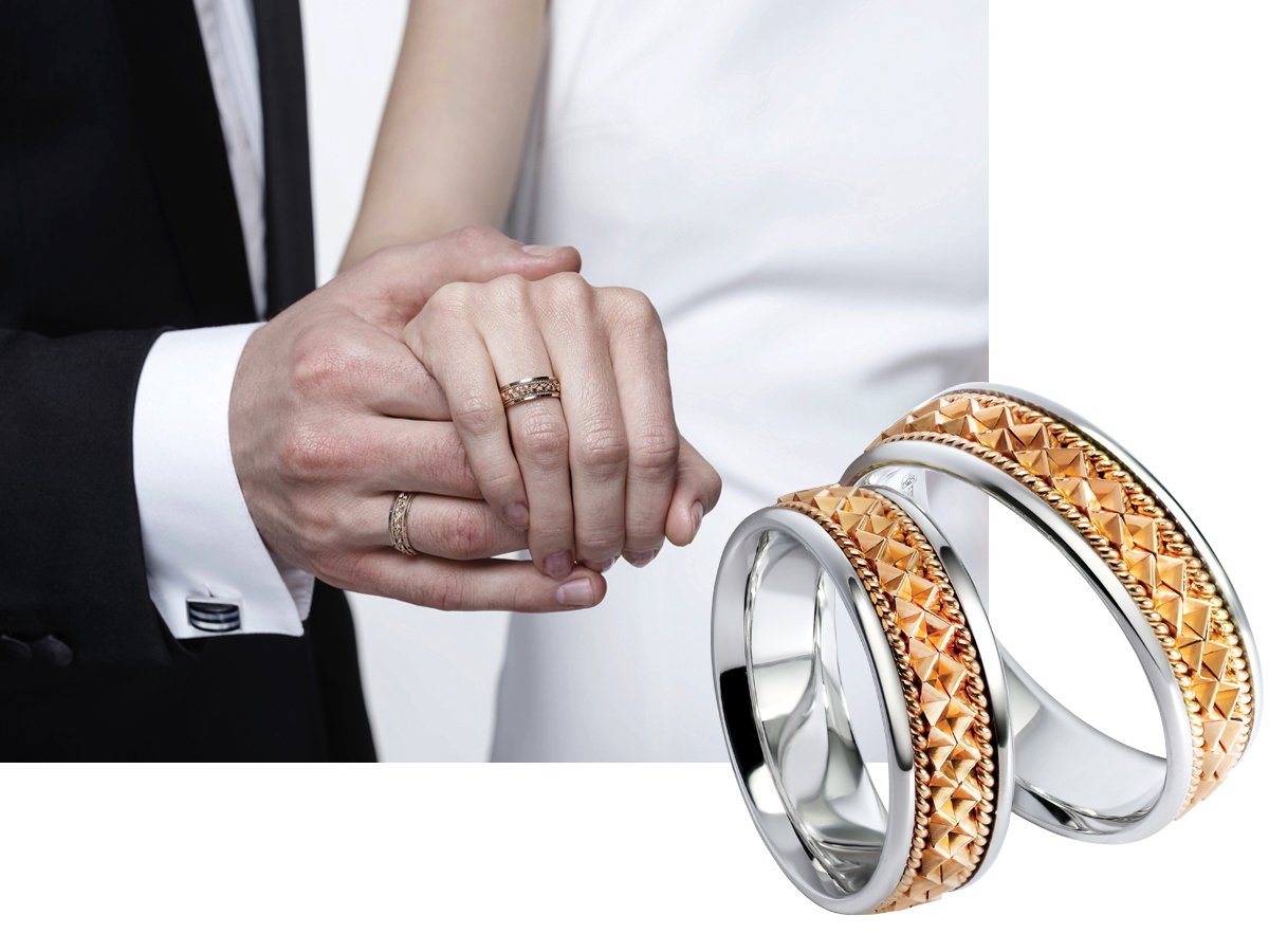 Почему стоит кольцо. Венчальные кольца Санлайт. Мужское свадебное кольцо. Необычные Свадебные кольца. Жених с кольцом.
