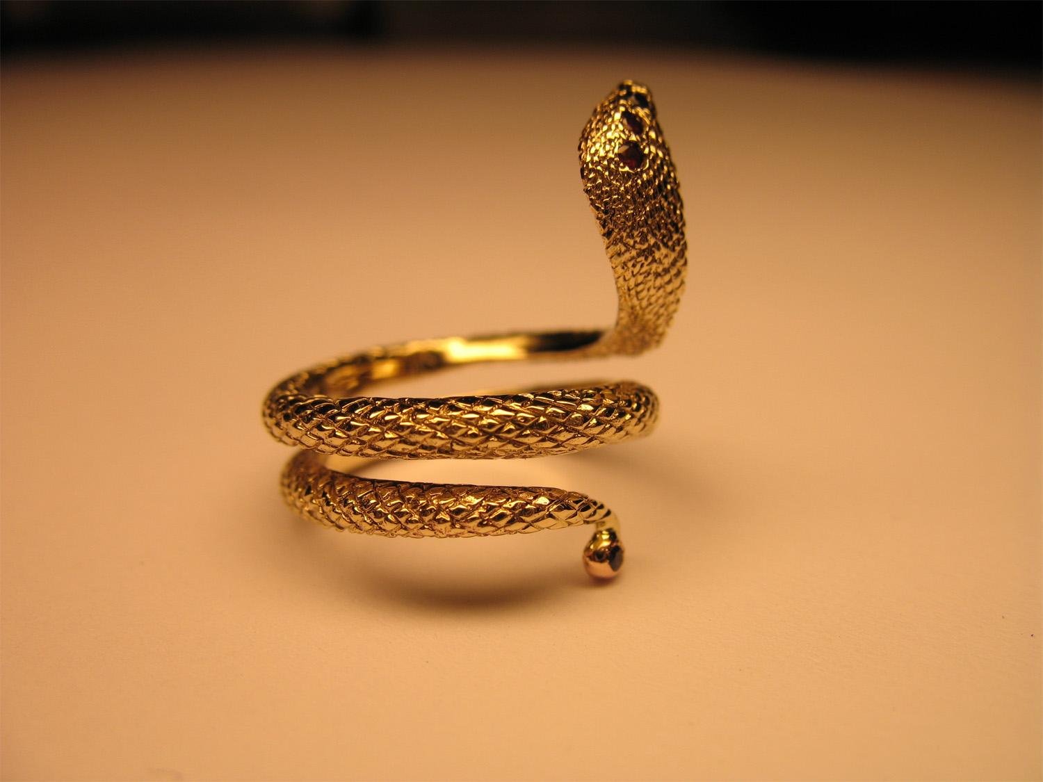 Змея из золота. Кольцо змея Адрия Голд. Кольцо змея Санлайт. Браслет змея золото Санлайт. Адамас кольцо змея.