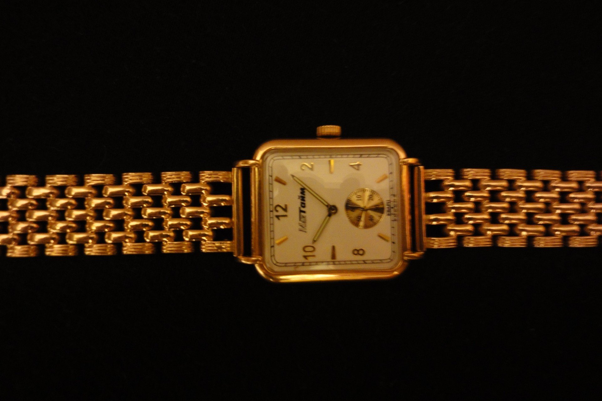 Цена часов мактайм золотые. Часы "МАКТАЙМ" 585 пробы. Золотые часы МАКТАЙМ 585 пробы. Золотые часы МАКТАЙМ С золотым браслетом мужские. МАКТАЙМ кварц золотые часы.