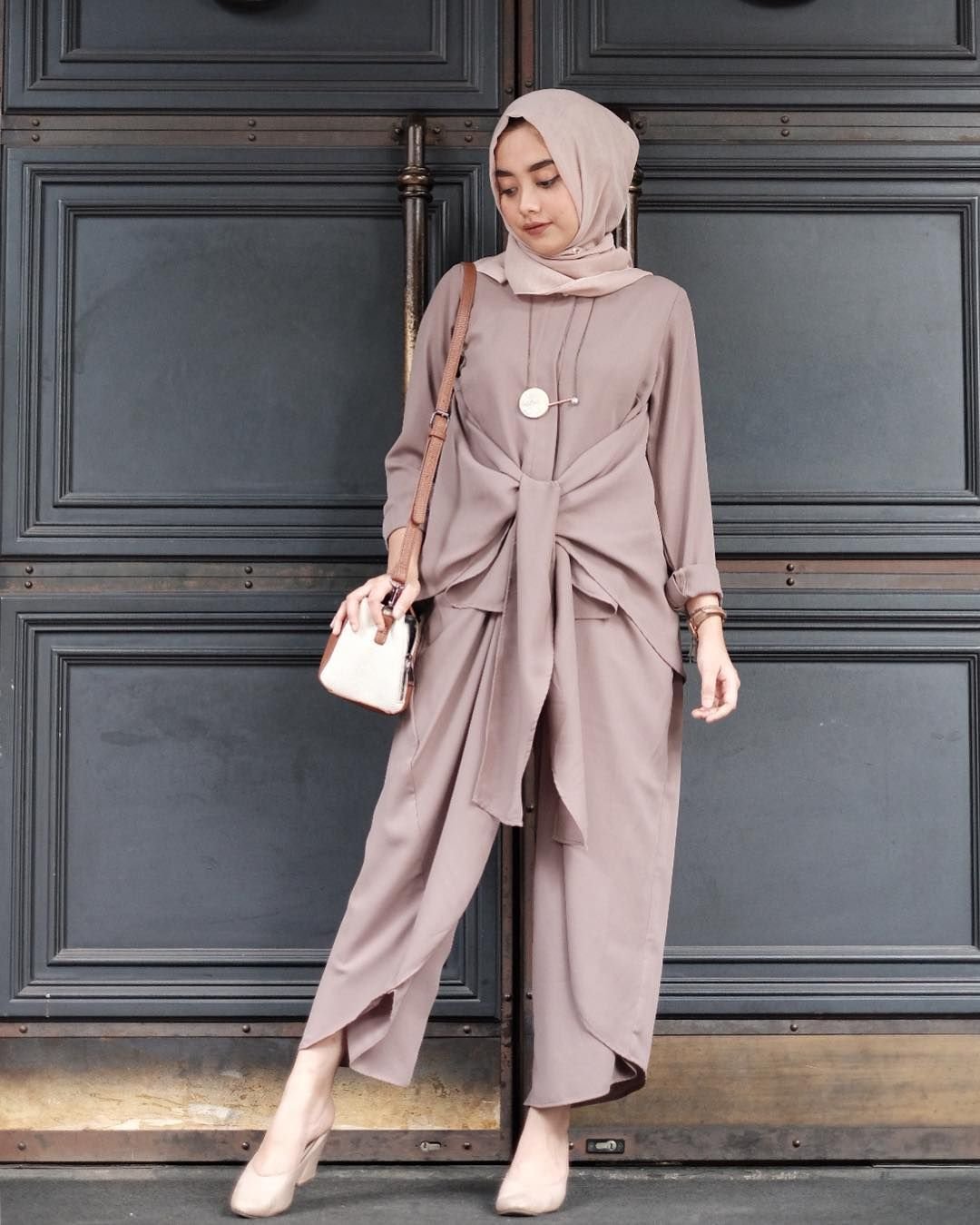 Модная мусульманская. Мусульманские одежда Hayat 2020 Абая. Хаят одежда для мусульманок. Хиджаб Фешион.