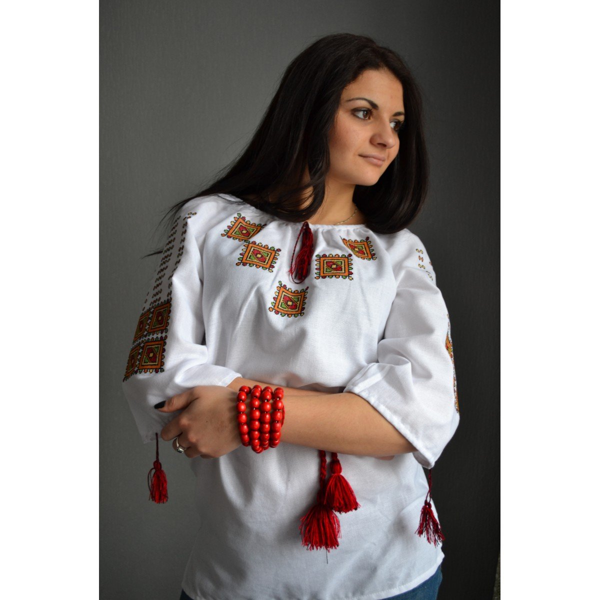 Вышиванки фото. Украинская расшитая рубашка. Блузки в национальном стиле. Блузка в русском народном стиле. Вышиванка.