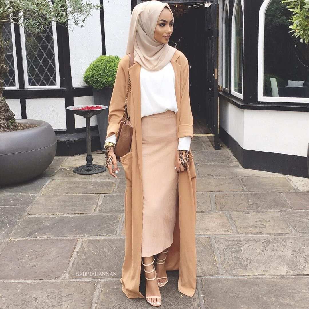 Модная мусульманская. Hijab Moda 2020 одежда. Hijab Moda 2021 одежда. Хиджаб Абая 2021 мода. Одежда hidjab 2021.