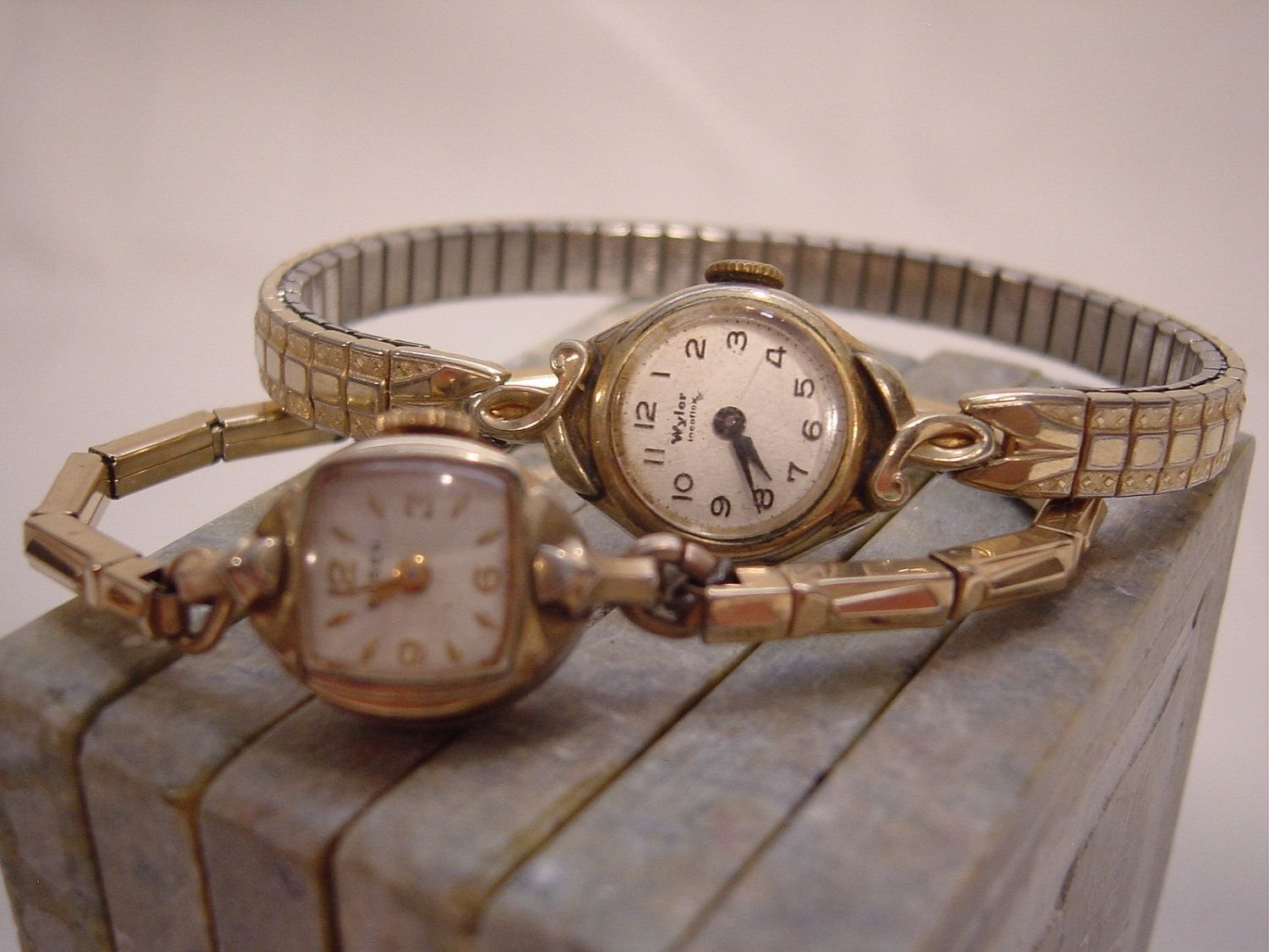 Старые женские часы