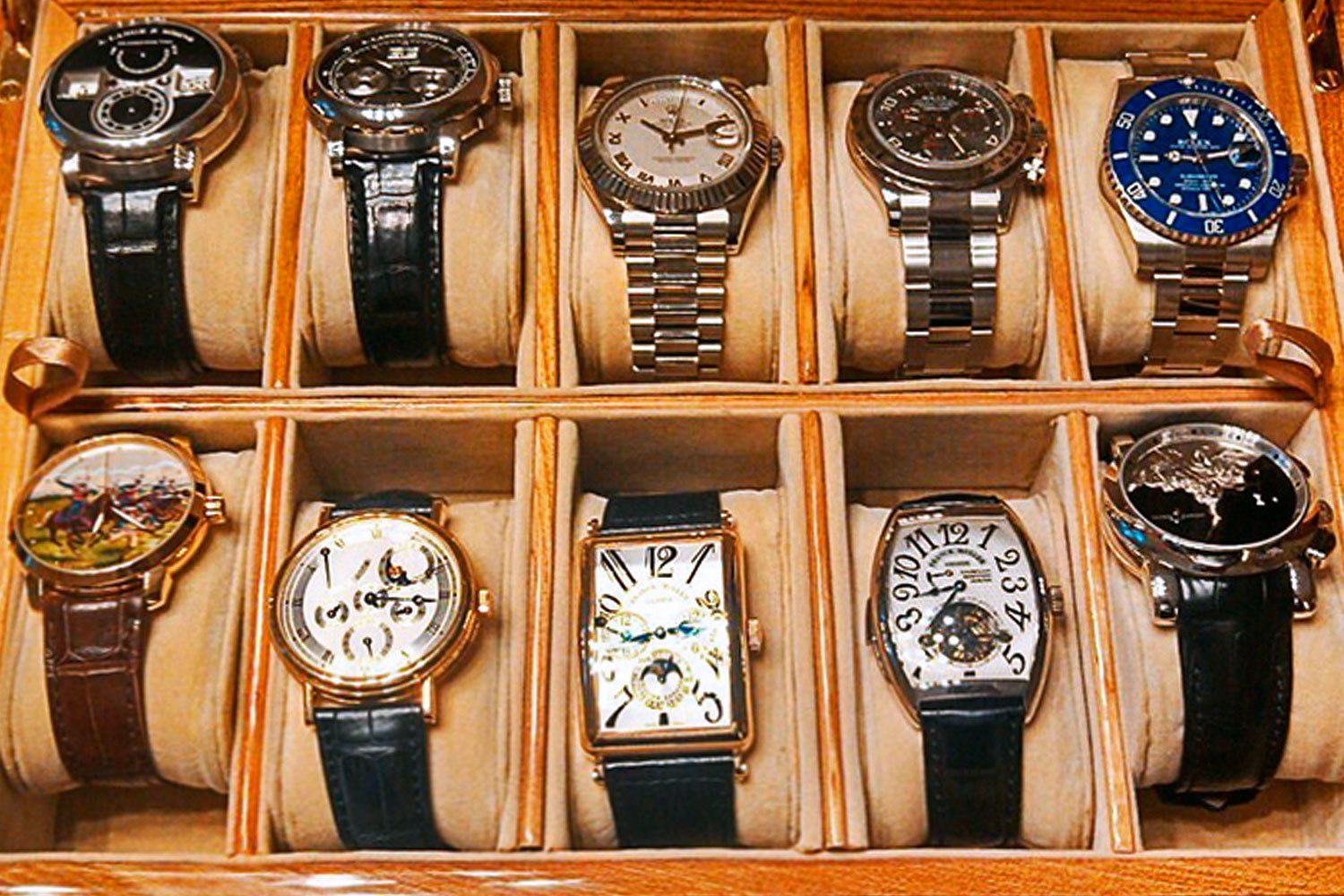 Магазин часов александров. Хорошавин губернатор Сахалинской области коллекция часы. Коллекция часов губернатора Сахалина.