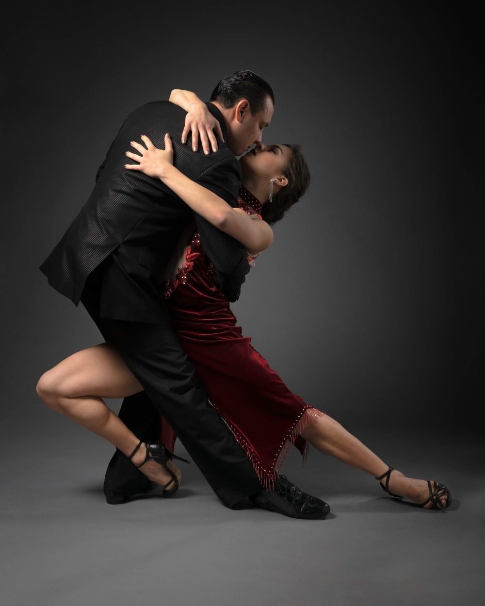 Voxeldance tango. Аргентинское танго милонга. «Tango de pista» (танго для «танцпола»). Аргентинский танцор танго Карлос Гарида. Танец танго милонга.