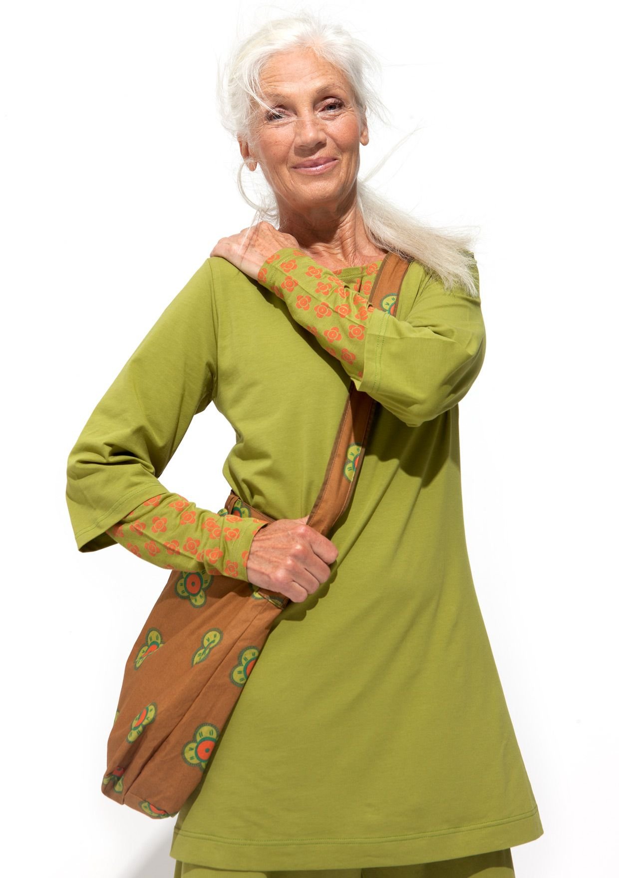 Пожилая тетенька. Ингмари Лами. Пожилая женщина в платье. Одежда для пожилых женщин. Красивые платья для пожилых.