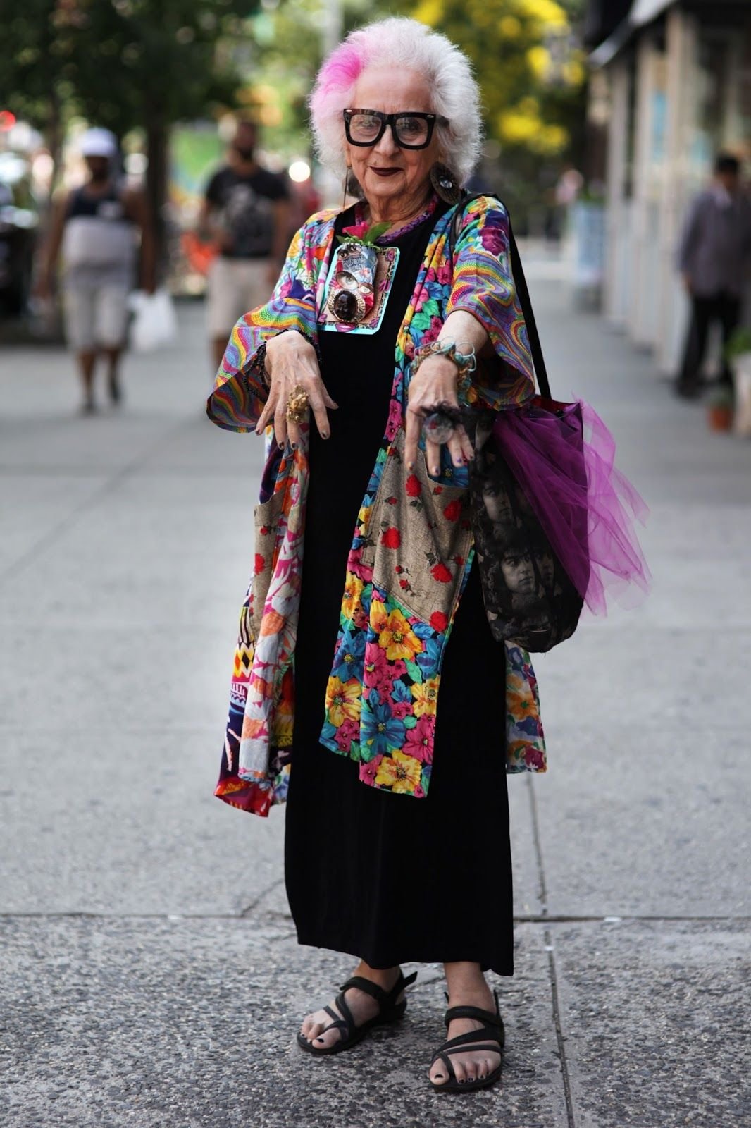 Полненькие бабушки. Айрис Апфель Возраст. Модные старушки. Модная одежда для бабушек. Стильные бабушки.