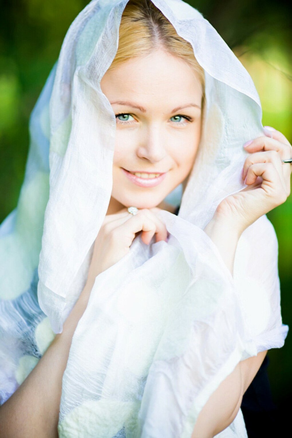 Девушки в белом платке. Православная девушка. Православные женщины в платках. Девушка в белом платке. Красивая девушка в платке.