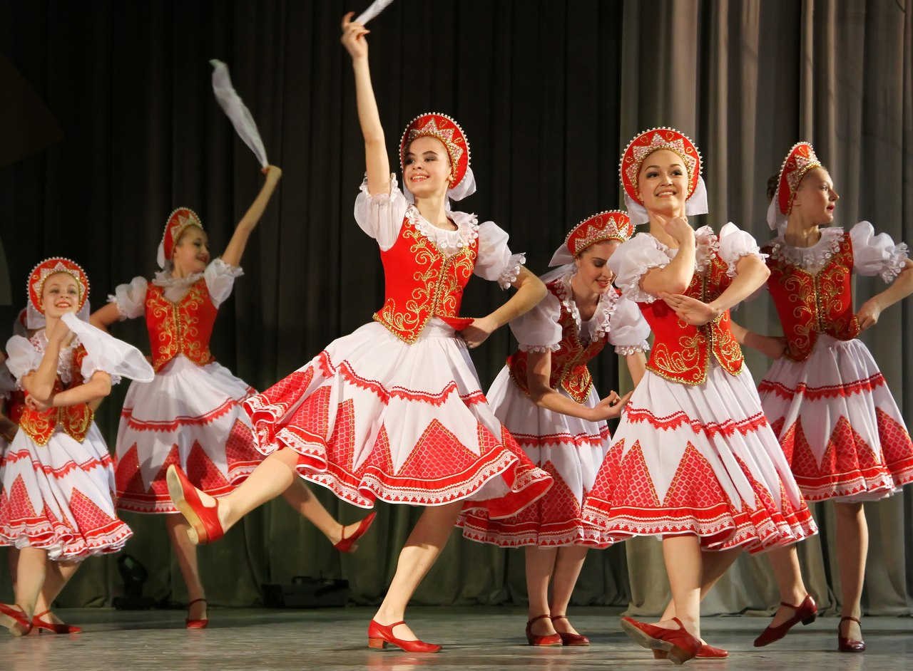 Русский народный танец девушек