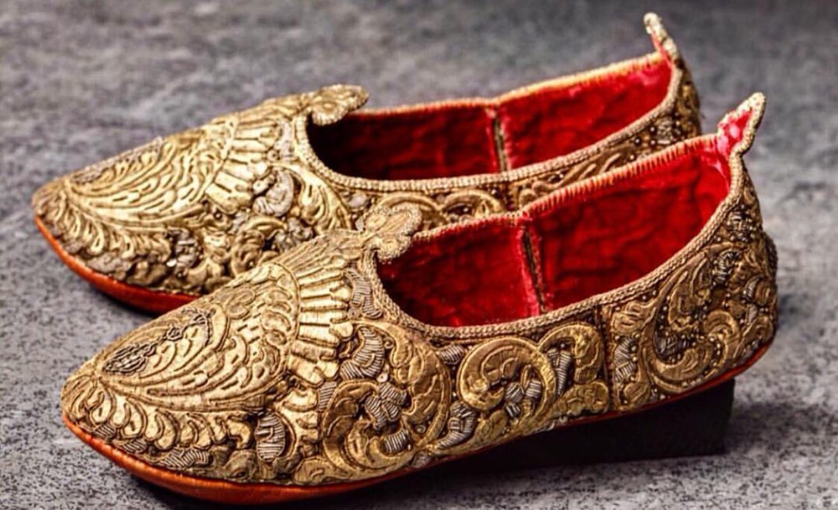 Средневековые туфли. Обувь Османской империи 16 век. Чопины Средневековая обувь. Обувь османских султанш. Обувь СУЛТАНШИ Османской империи.