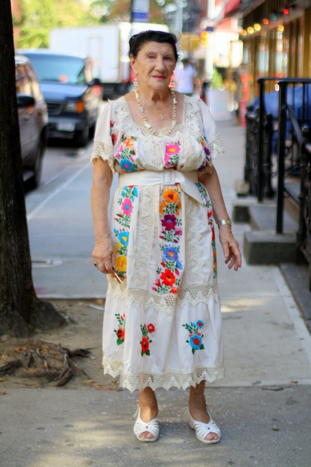 Полные пожилые жен. Летние платья для пожилых. Пожилая женщина в платье. Летние платья для пожилых женщин. Модные платья для пожилых.