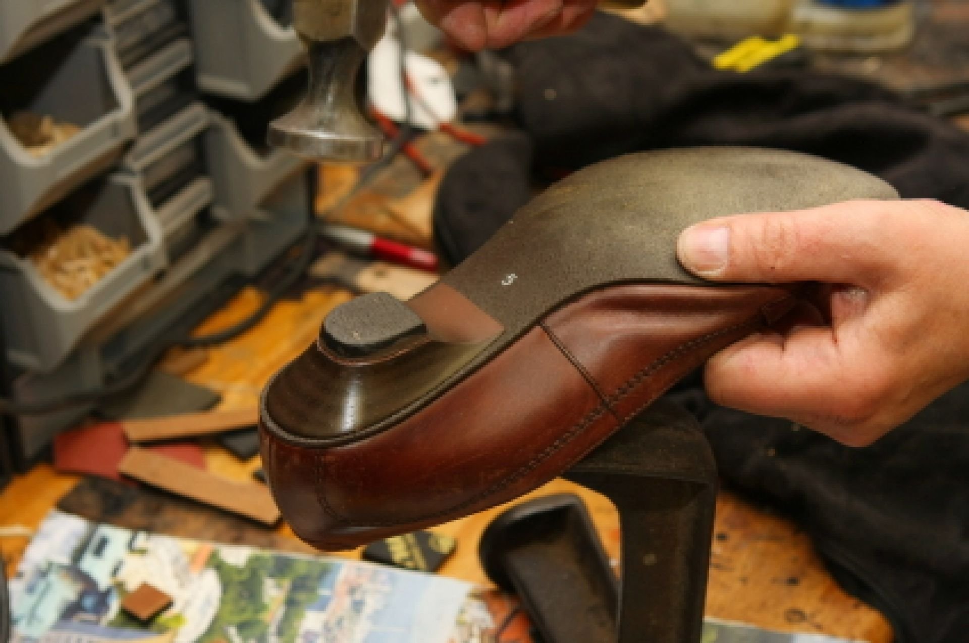 Качественный ремонт обуви. Обувная мастерская. Починка обуви. Производство обуви. Пошив обуви.