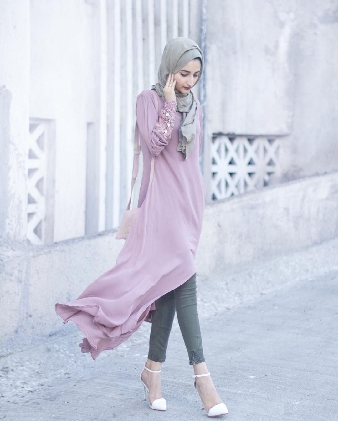 Модная мусульманская. Абая осенний велюровый хиджаб стиль 2020. Hijab Moda 2022 одежда Повседневная. Стиль мусульманки хиджаб Фешион.