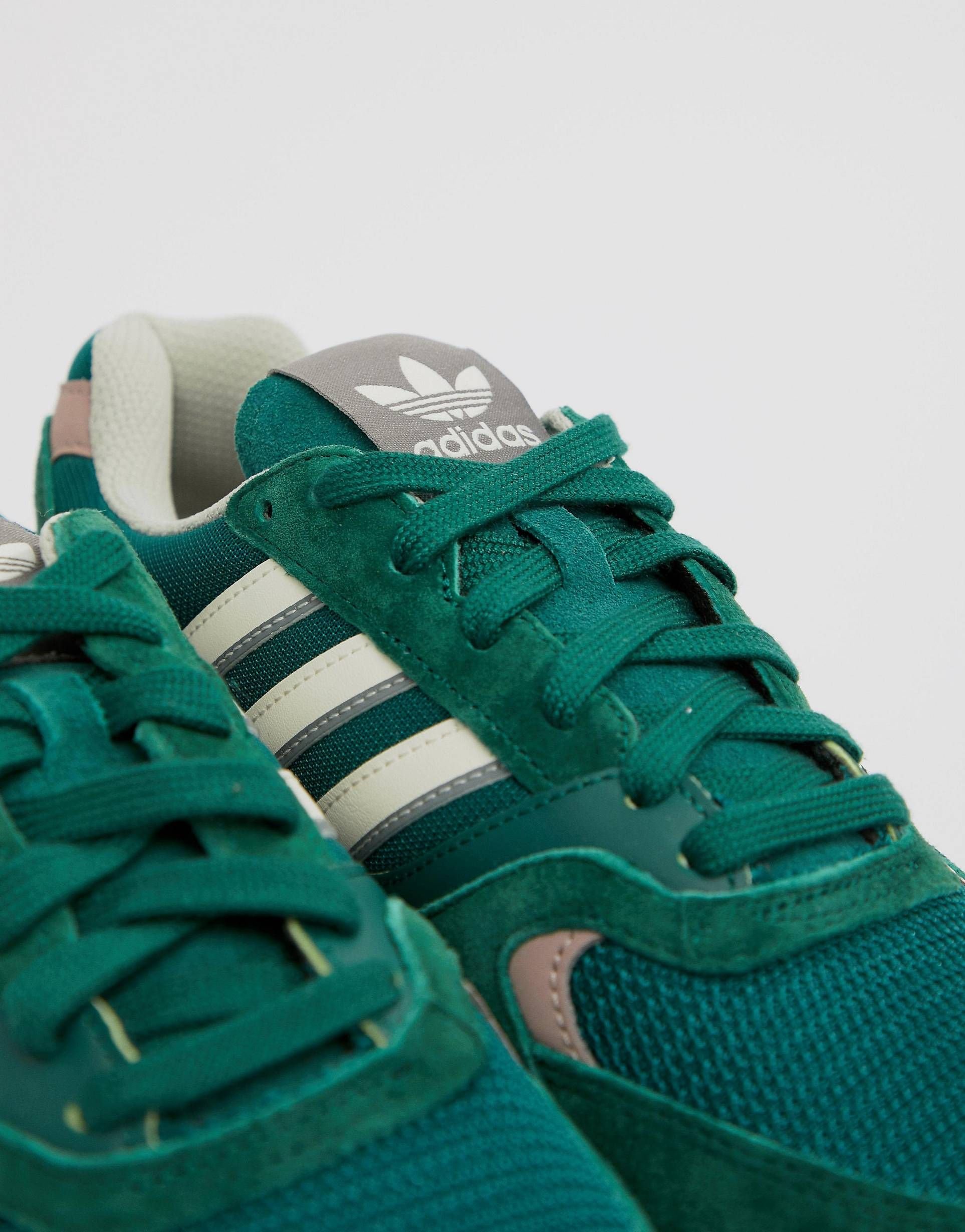 Зеленые кроссовки adidas. Adidas Originals кроссовки зеленые. Адидас зеленые кроссовки 2000. Адидас ориджинал зеленые. Adidas Quesence Green.