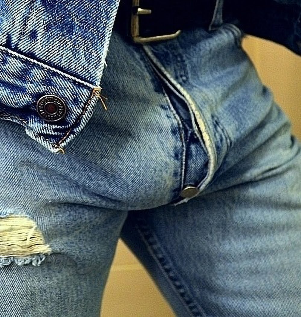 Cock jeans. Джинсы с расстегнутой ширинкой. Ширинка на джинсах. Джинсы на болтах. Джинсы с пуговицами на ширинке.