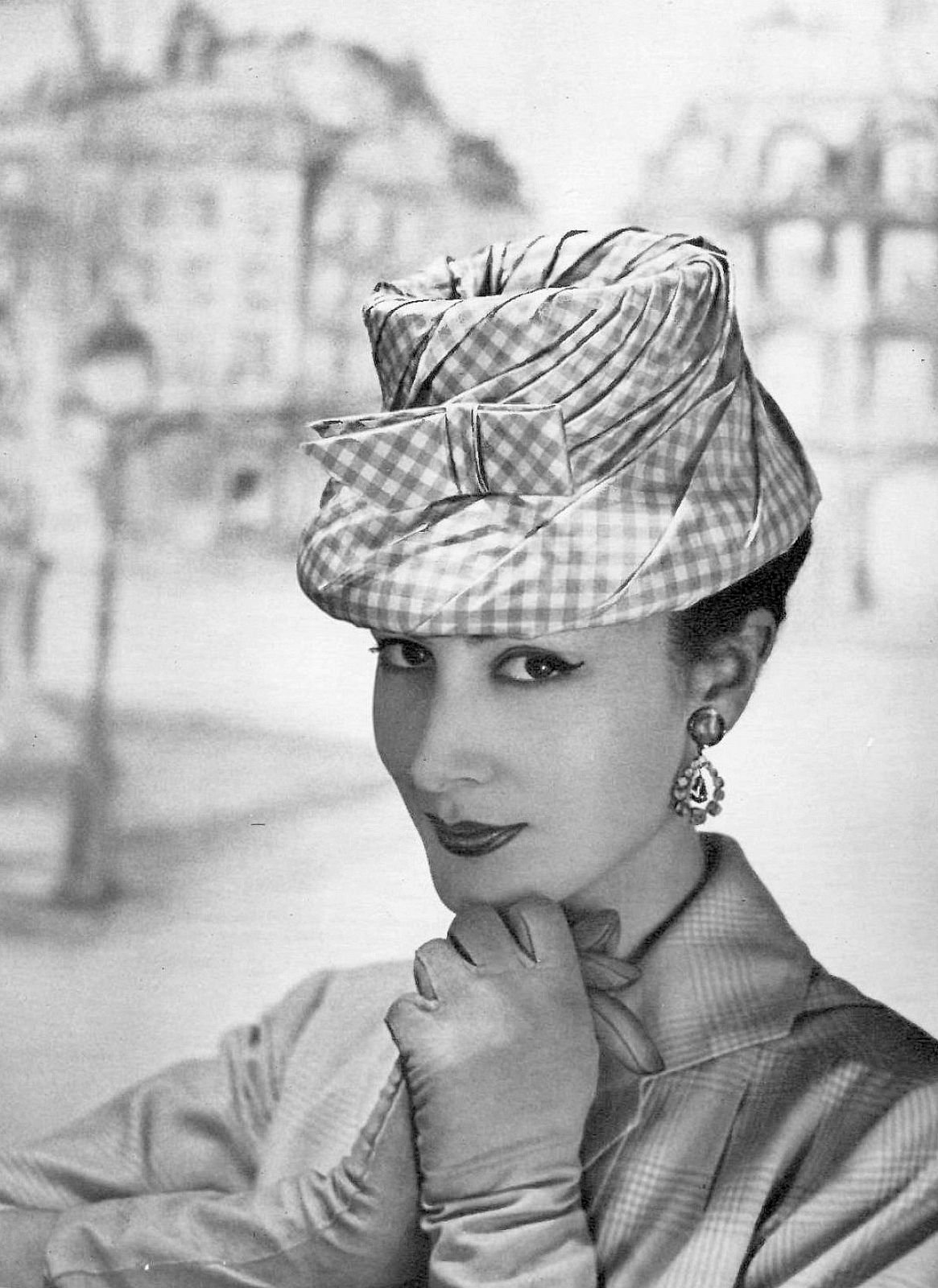 Шляпы 50 годов. Мода шляпок Англия 40е. Шляпка-менингитка 1950-е. Шляпка менингитка СССР 40-Е. Шляпка менингитка 1950.