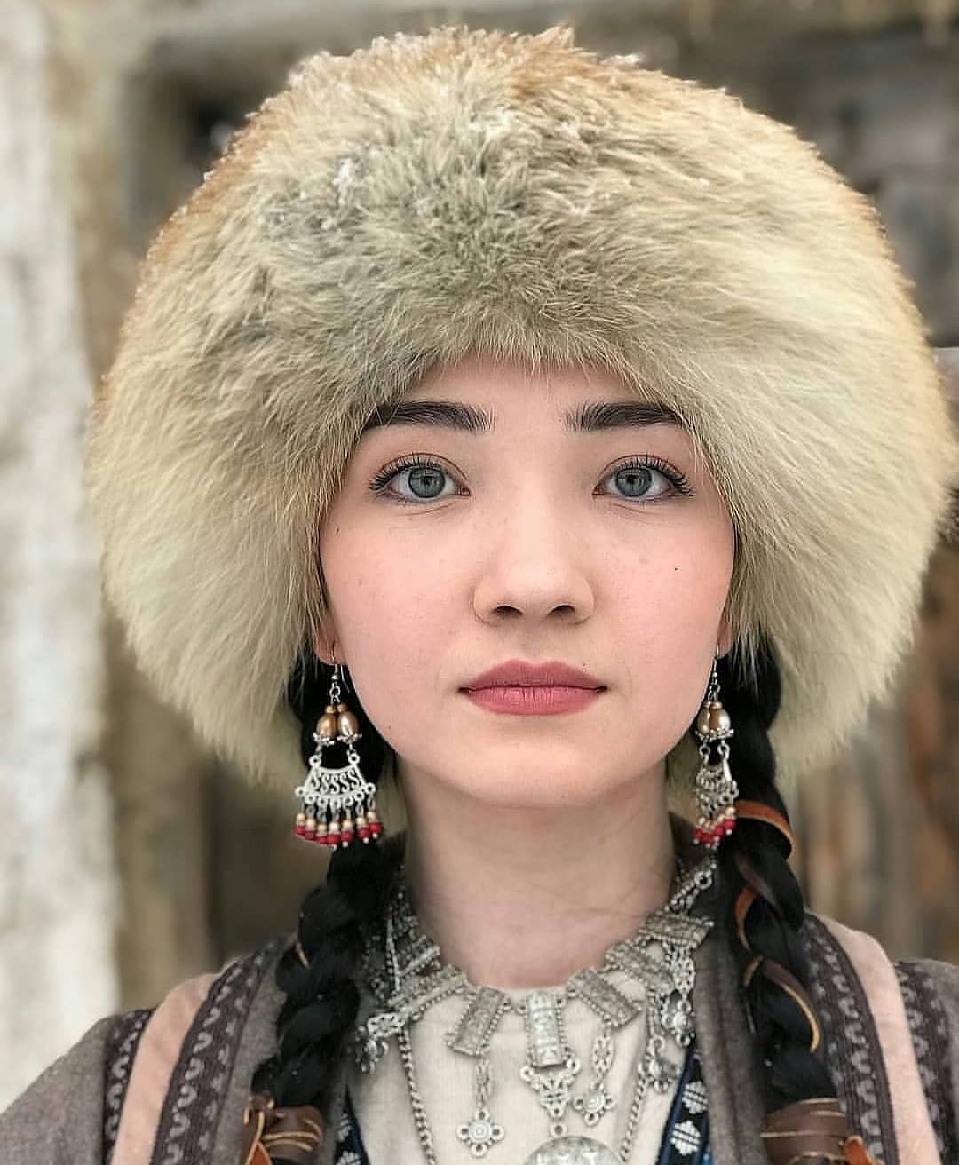 Красивые киргизы. Айя Шалкар. Айя Шалкар Медина. Газиза Тлеубай актриса. Айя Шалкар в национальном костюме.