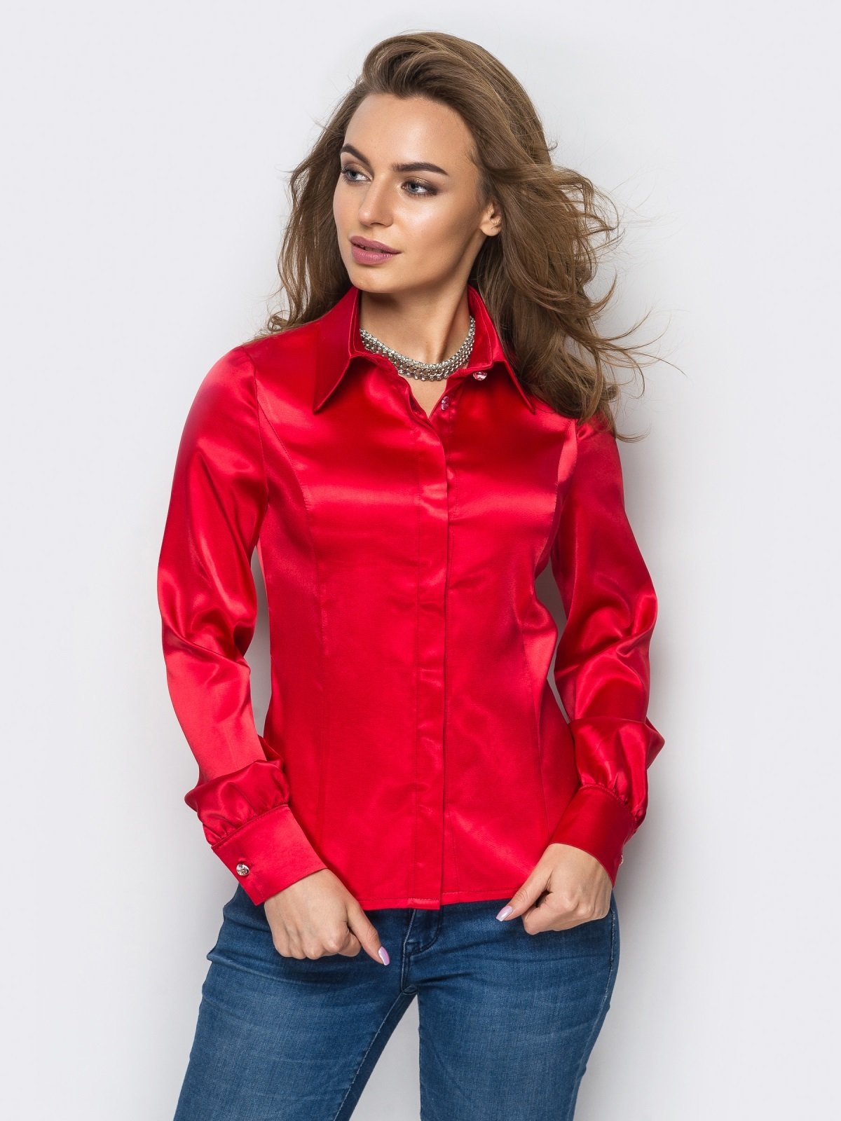 Красные блузки женская. Красная рубашка женская. Красная атласная блузка. Атласная рубашка женская. Красная атласная рубашка.