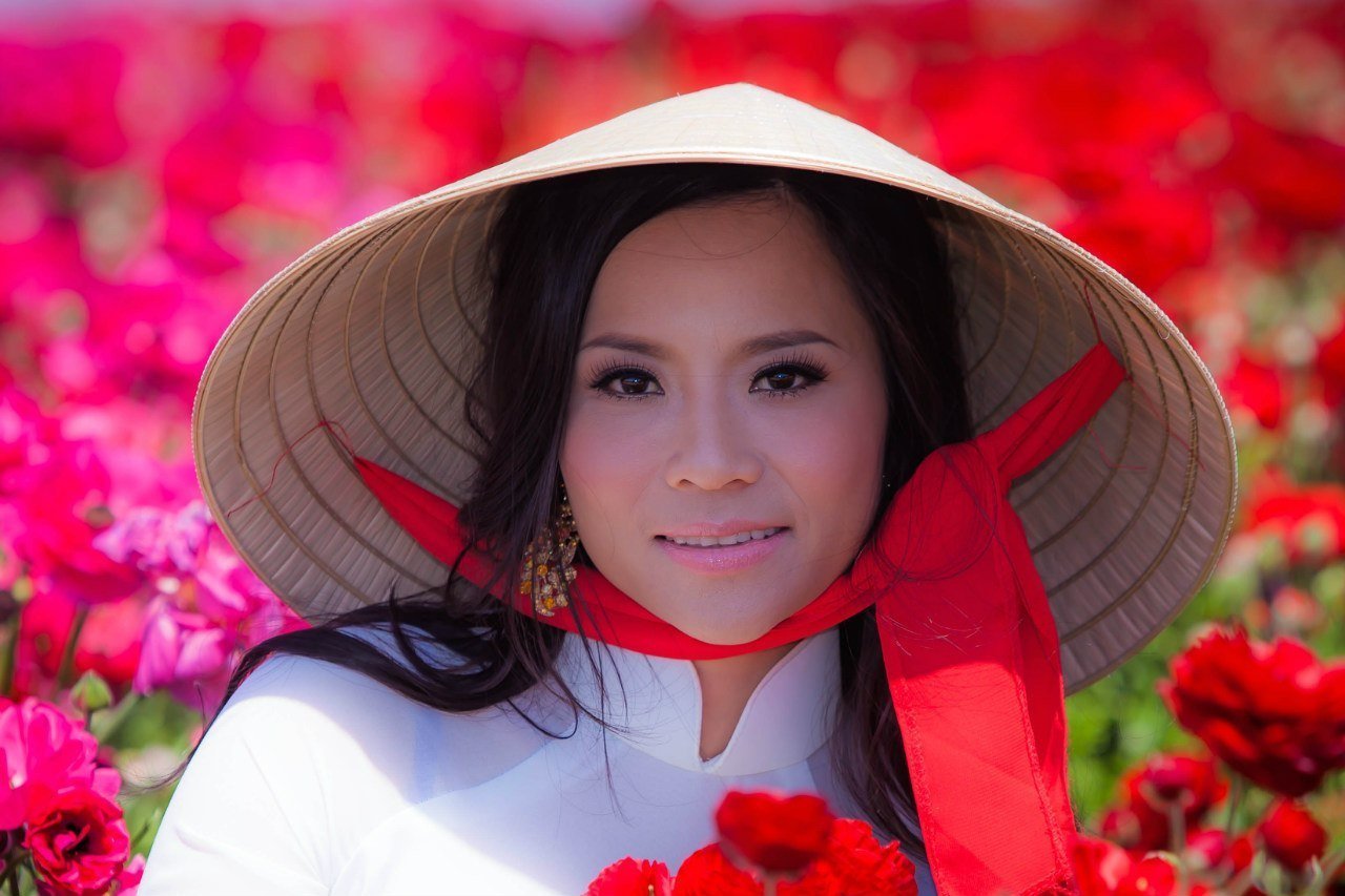 Vietnamese girl. Вьетнамская шляпа нон. Шляпа нон ла. Вьетнамские девушки. Красивые вьетнамские девушки.