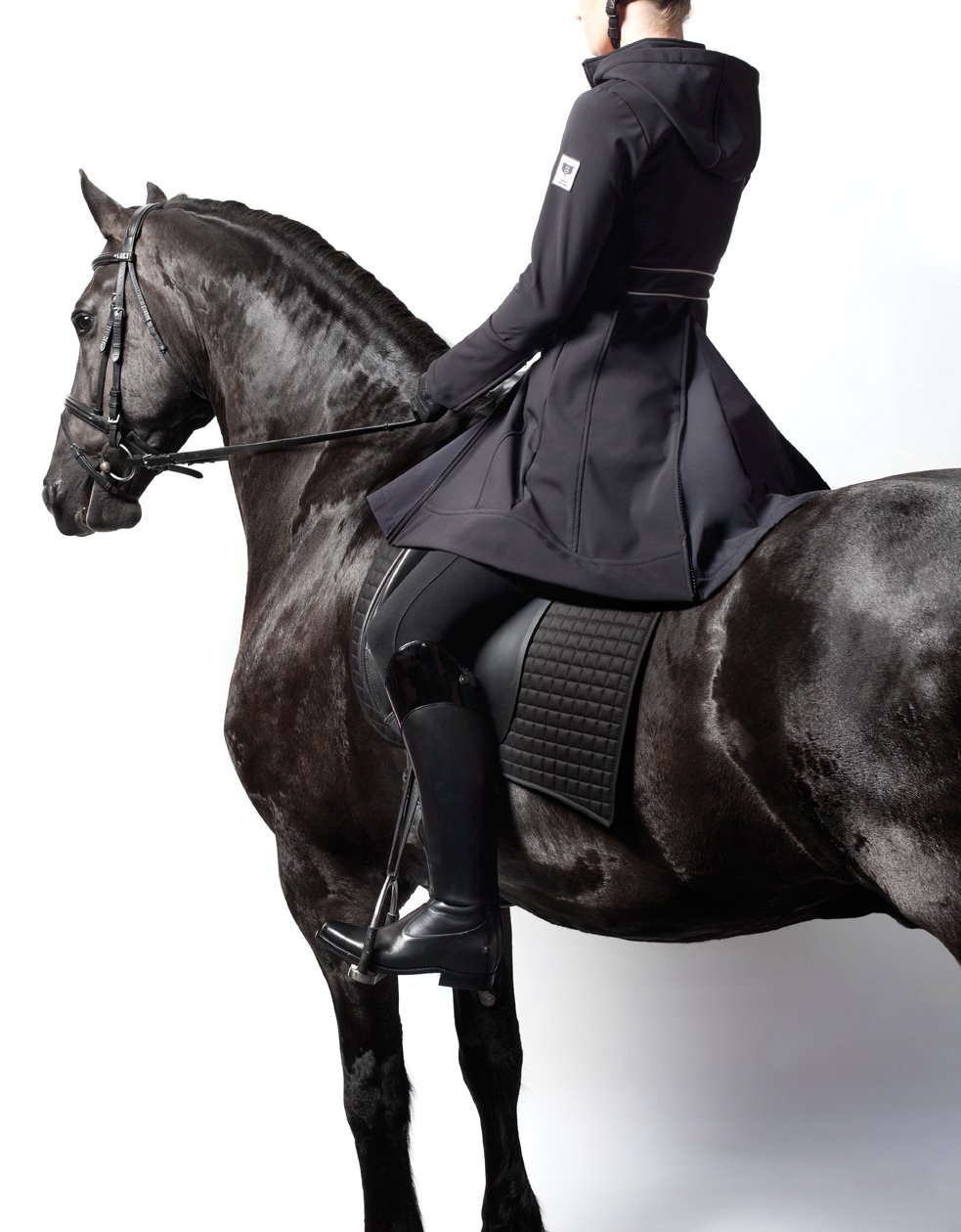 В форме на коне. Редингот для верховой езды мужской 19 века. Костюм для верховой езды. Одежда для езды на лошади. Одежда для наездников на лошадях.