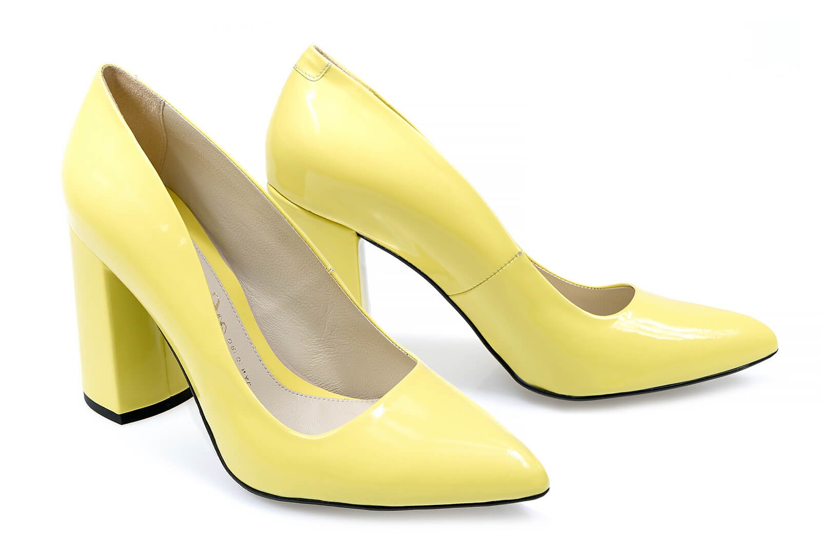 Туфли желтые купить. Желтые туфли. Желтые туфли лодочки. Лимонные туфли. Туфли желтые женские.