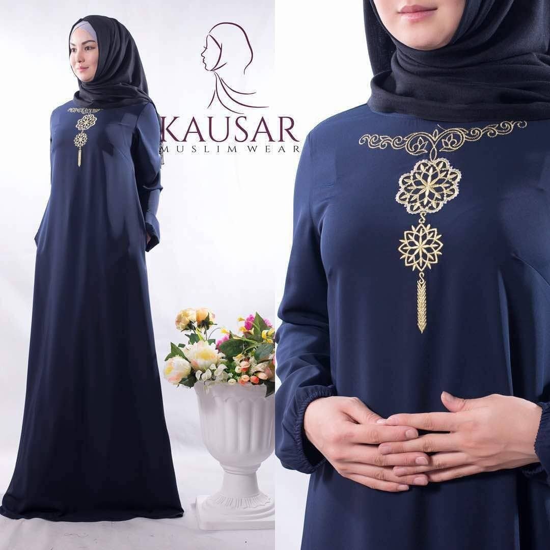 Продажа мусульманских. Магазин Айша Ижевск мусульманской одежды. Исламские платья для женщин. Красивые платья для мусульманок. Магазин мусульманские платья.