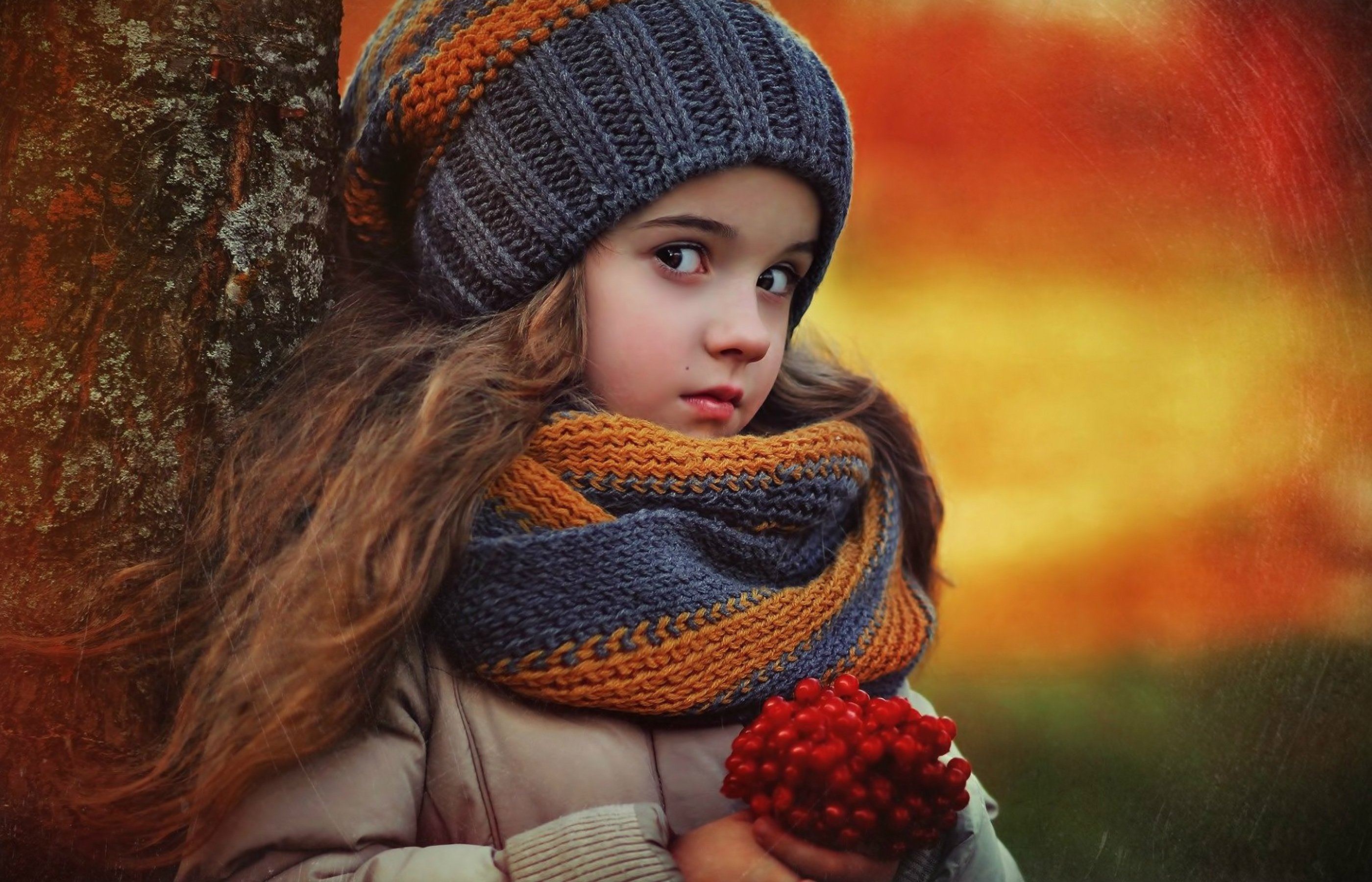 Осенний шарф. Шарфик для девочки. Девушка в шарфе. Девушка в шапке и шарфе. Девочка осень.